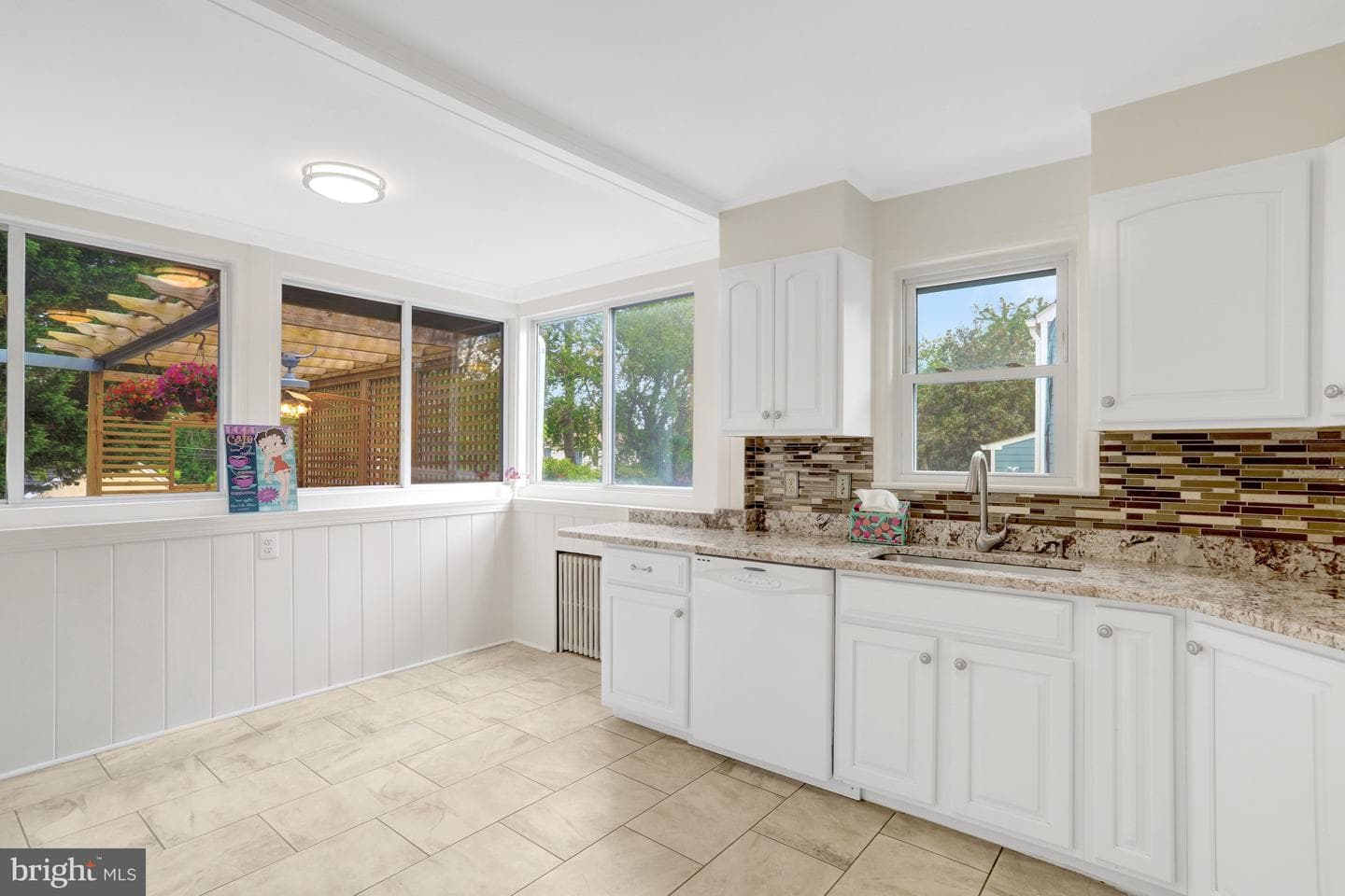 2753 Woodlawn Avenue photo 19