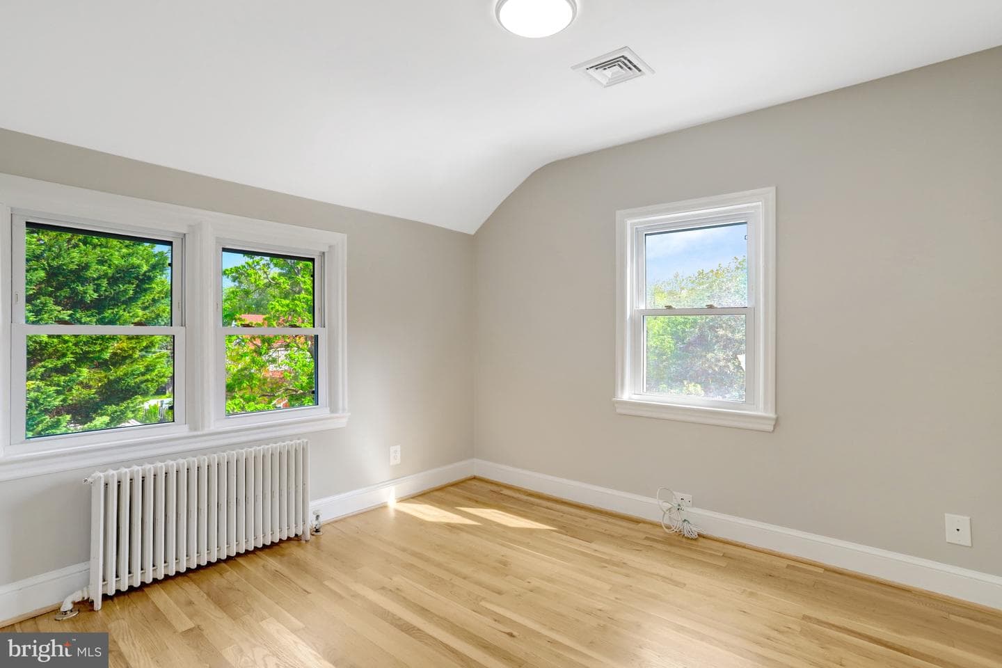 2753 Woodlawn Avenue photo 47