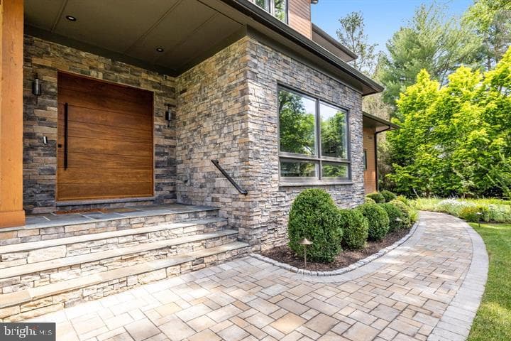 9604 Pembroke Place photo 4