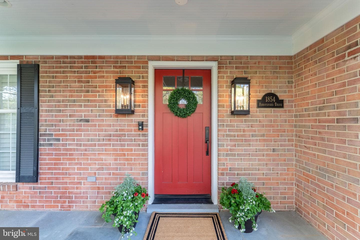 1854 Abbotsford Drive photo 3