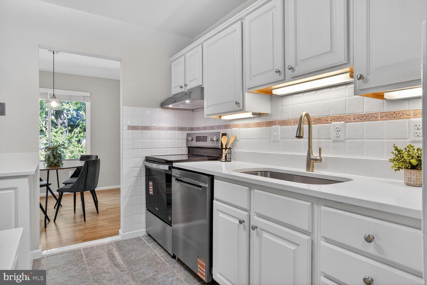 9708 Kingsbridge Drive #304 photo 4