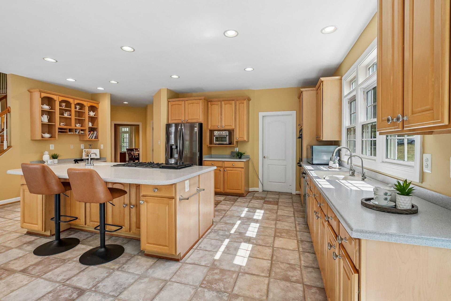 8220 Roseland Drive photo 30