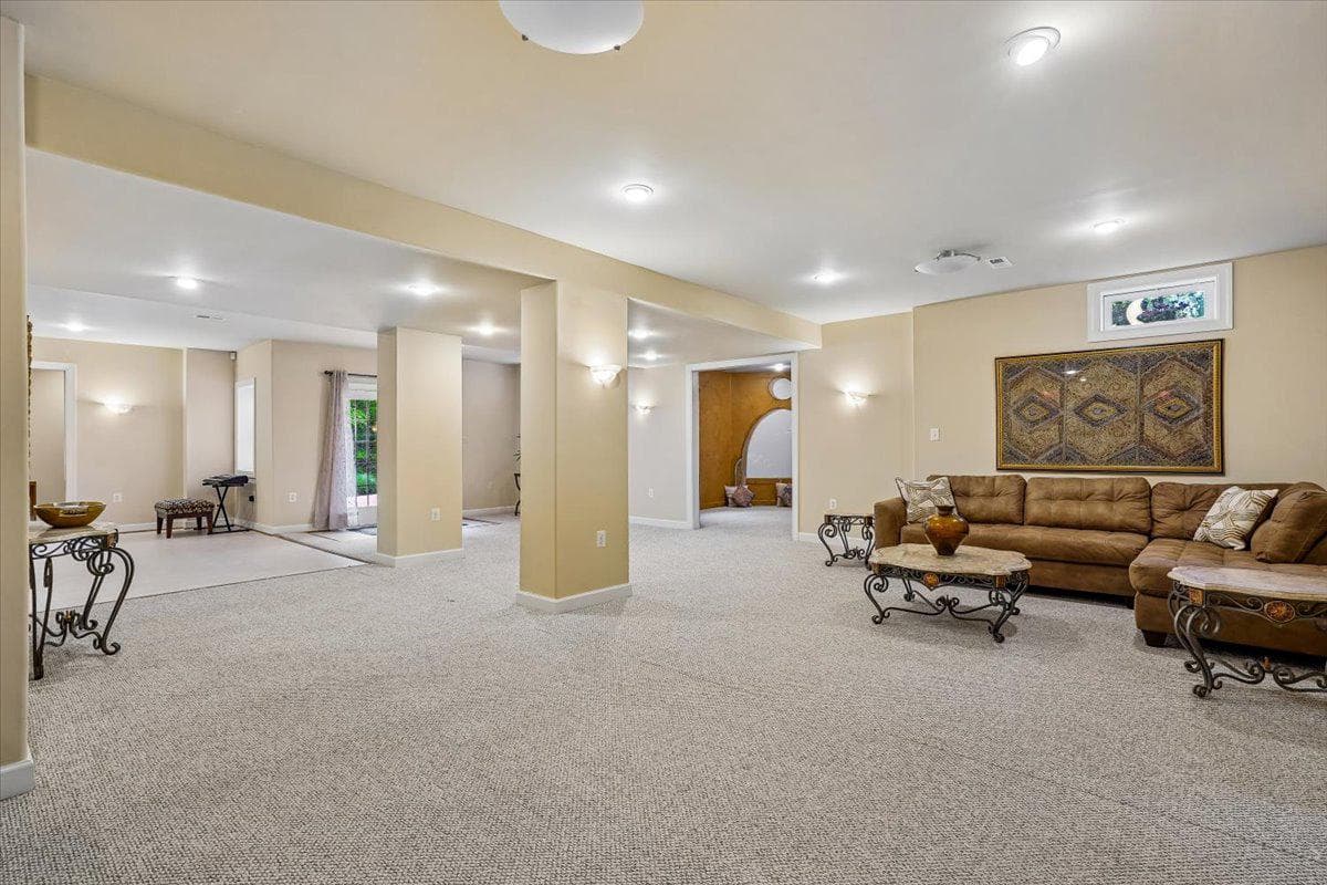 8220 Roseland Drive photo 60