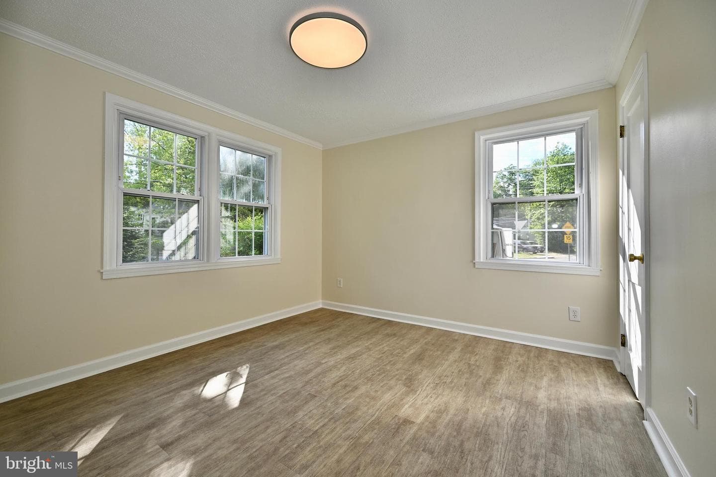 6936 Regent Ln photo 8