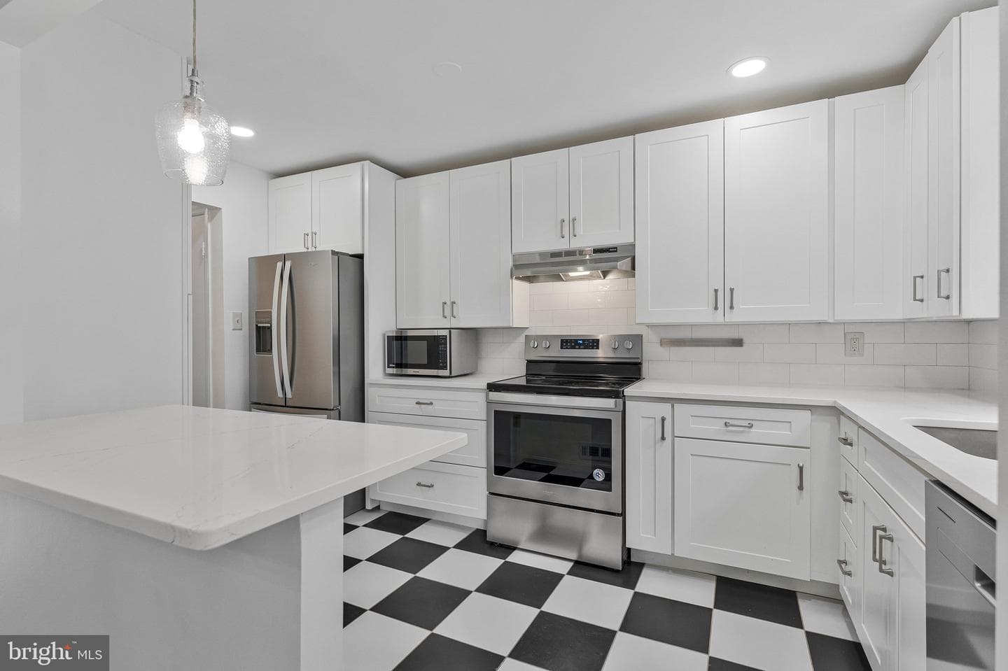 309 Center Street N photo 8