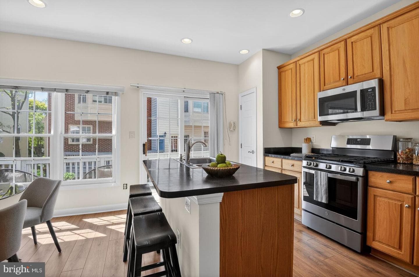 8842 Mansion View Court photo 9