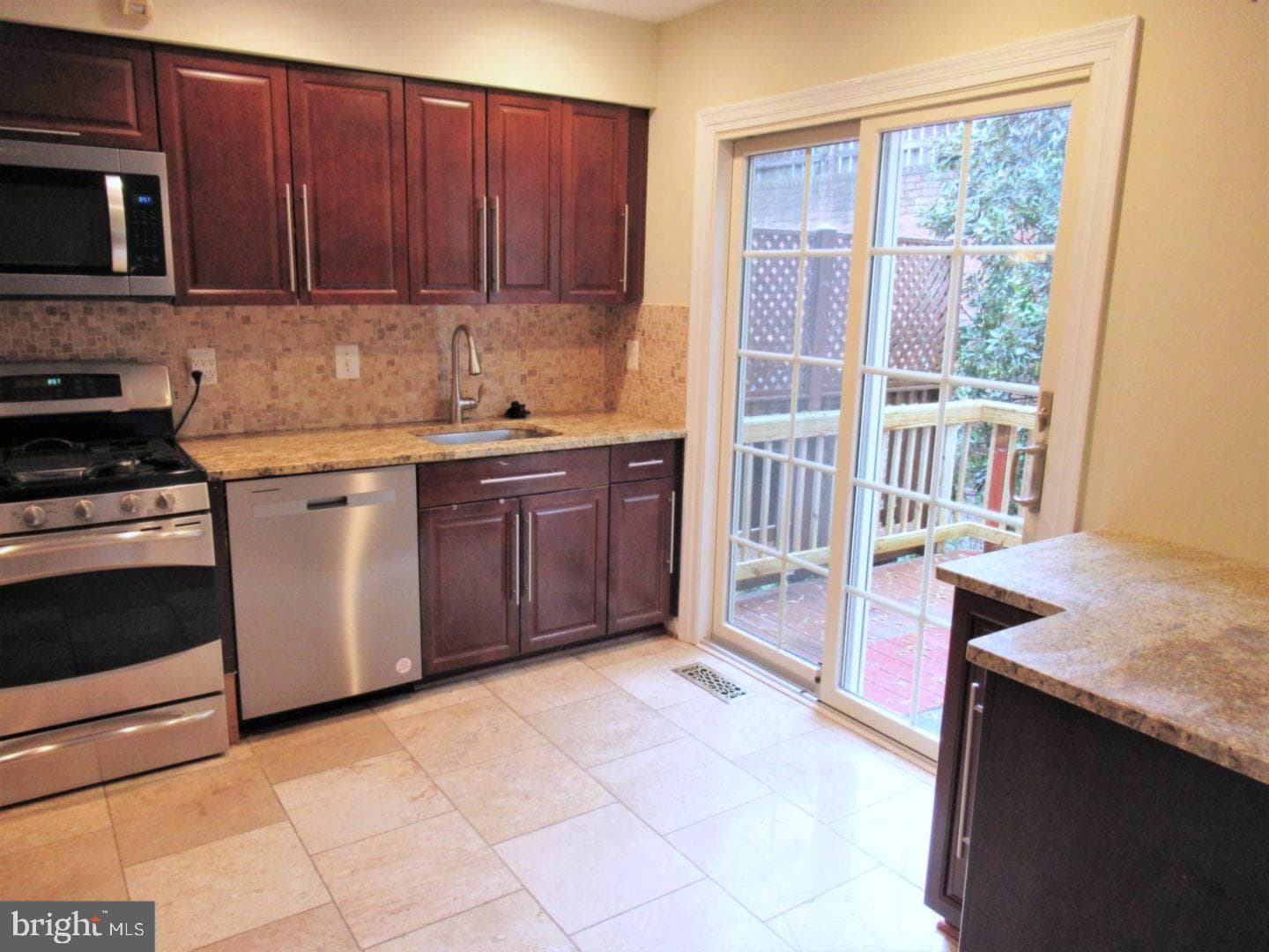 1433 Mclean Mews Court photo 7