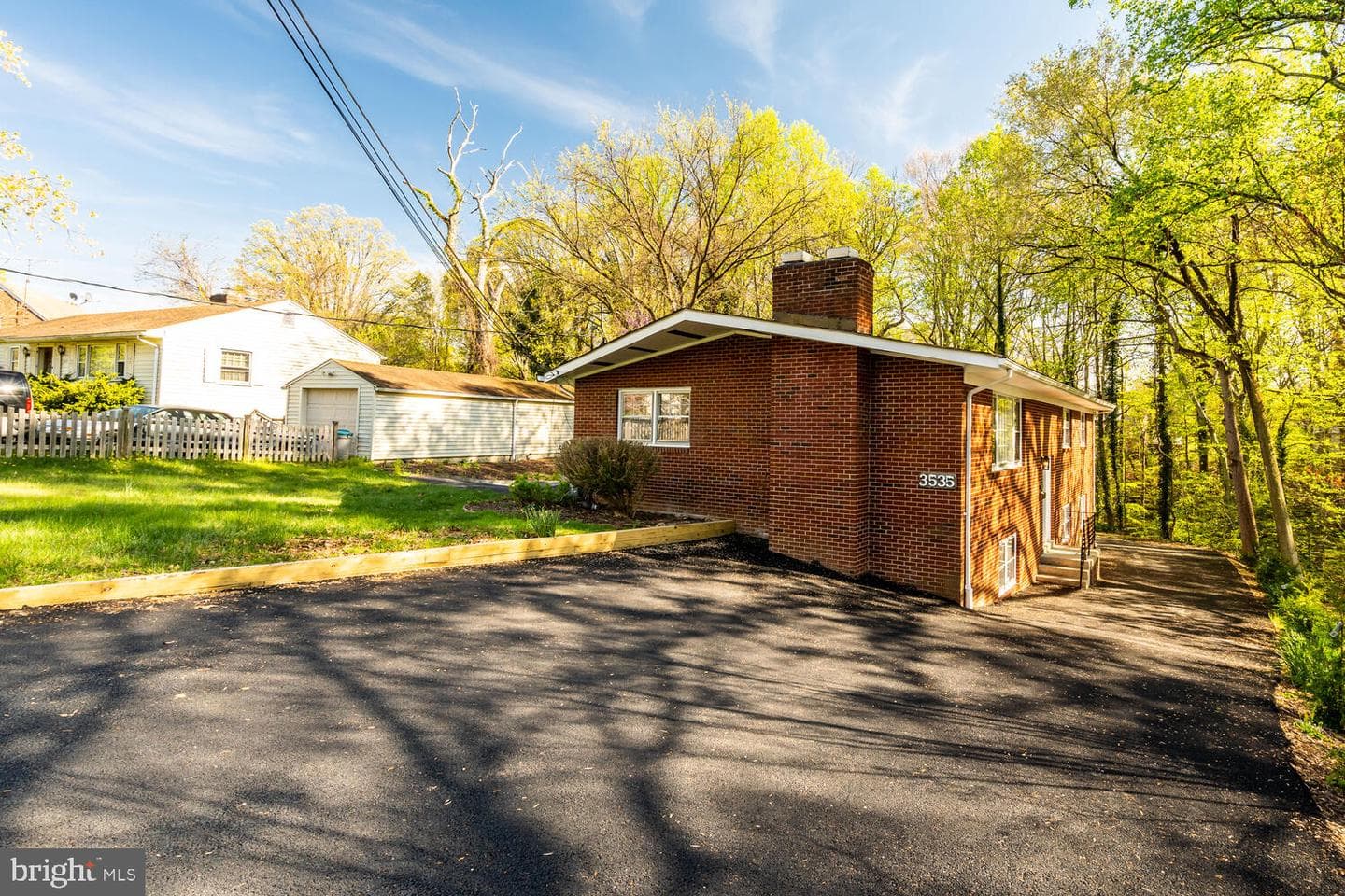 3535 Memorial St photo 3