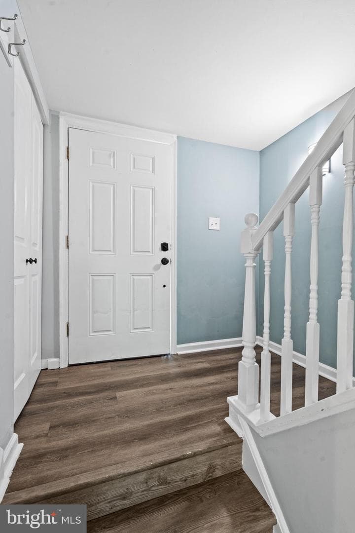 6392 Eighth Circle photo 2