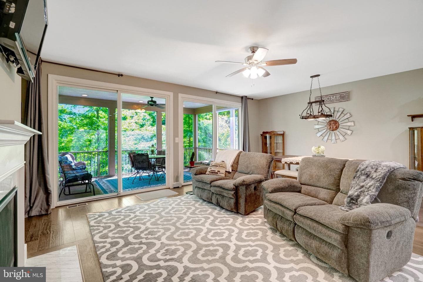 6421 Beatles Lane photo 18