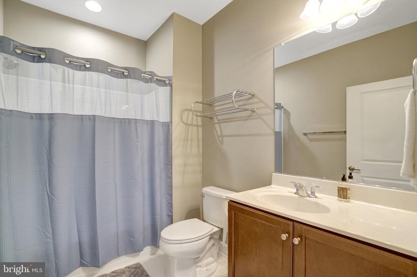 6421 Beatles Lane photo 32