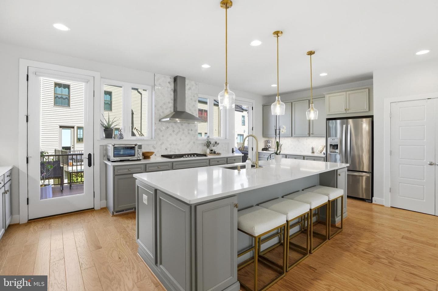 5517 Valmarana Way photo 4