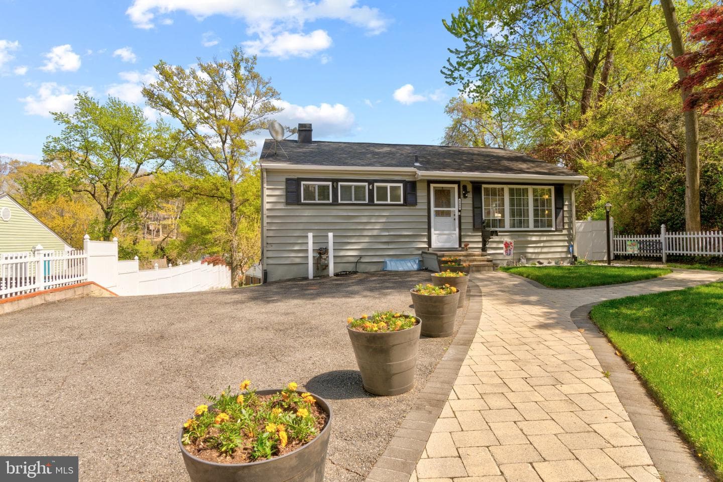 6409 The Parkway photo 2