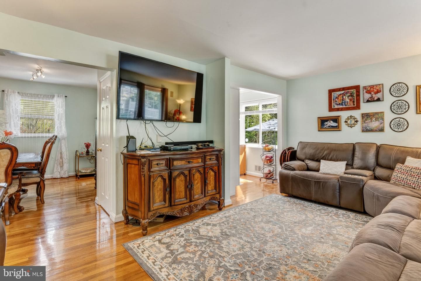 6409 The Parkway photo 4