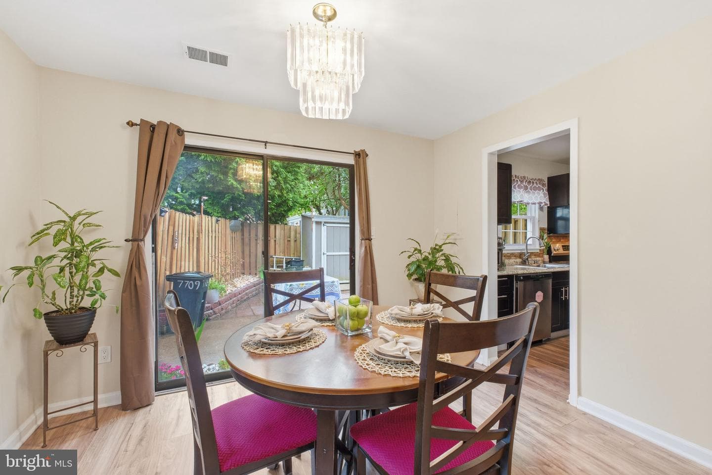7709 Matisse Way photo 10