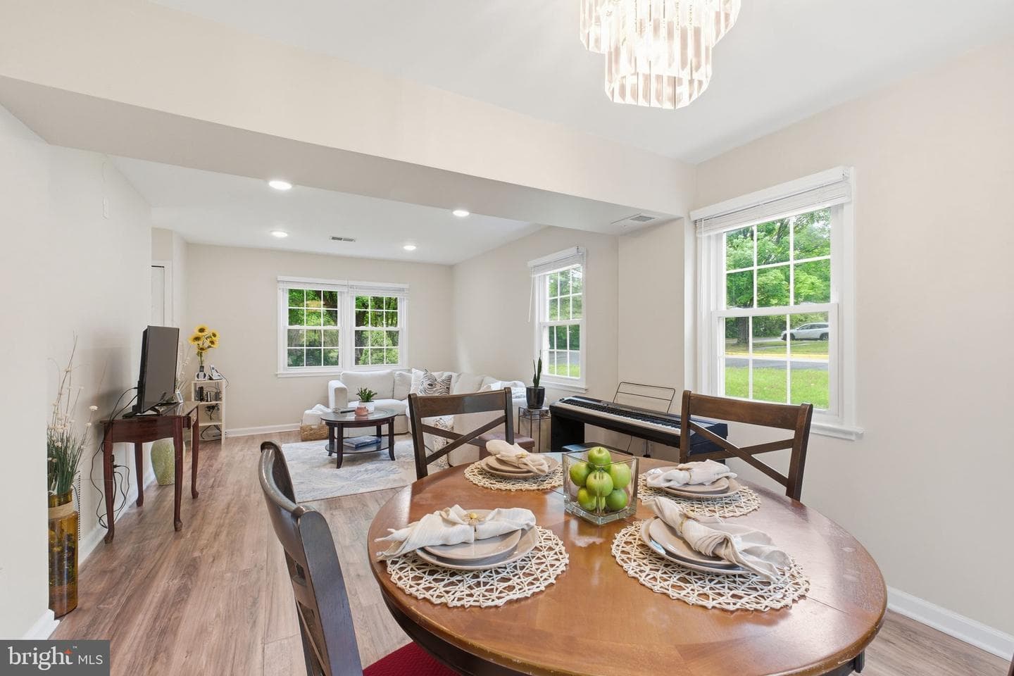 7709 Matisse Way photo 8
