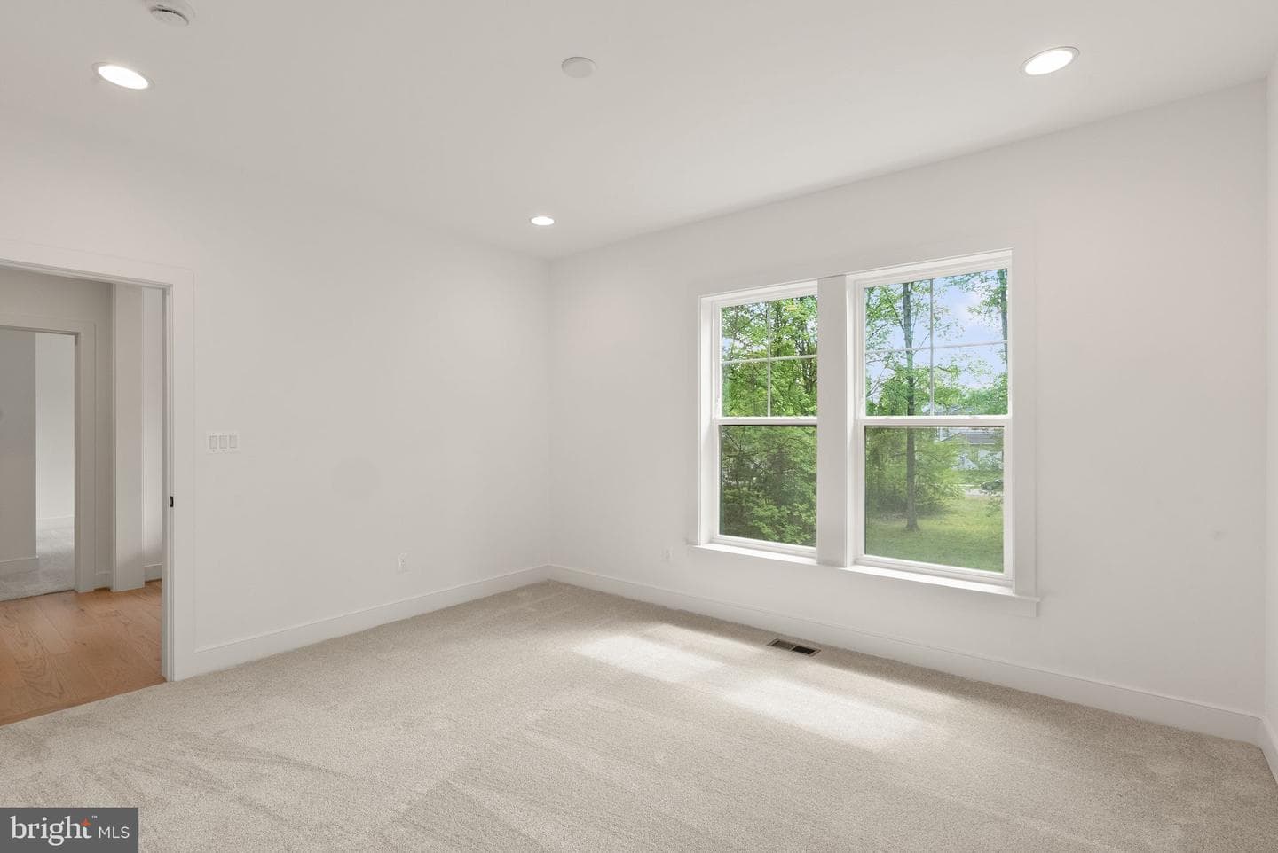 11800 Valley Road photo 56