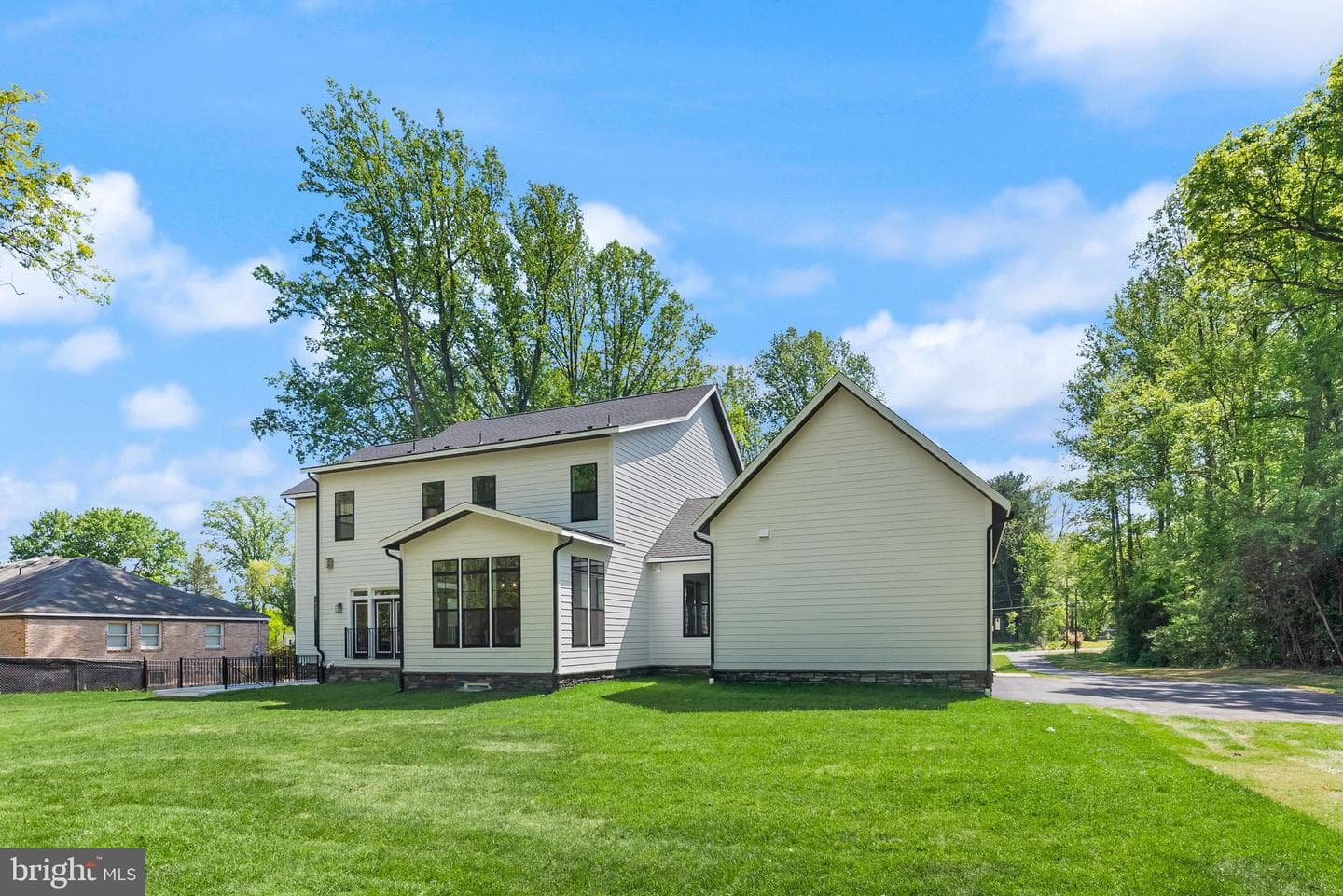 11800 Valley Road photo 75