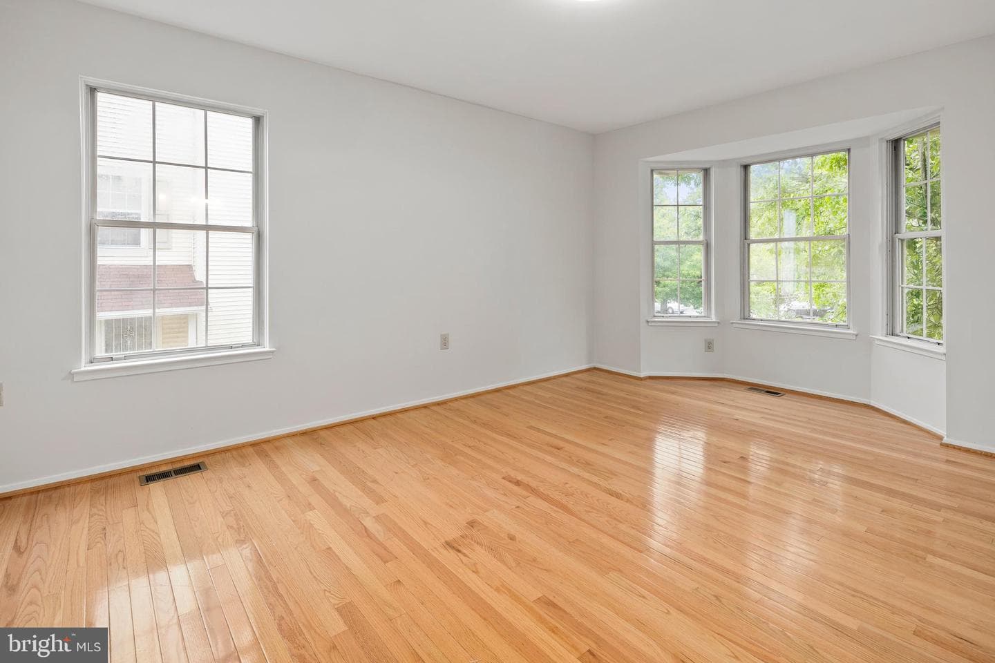 8684 Venoy Court photo 18