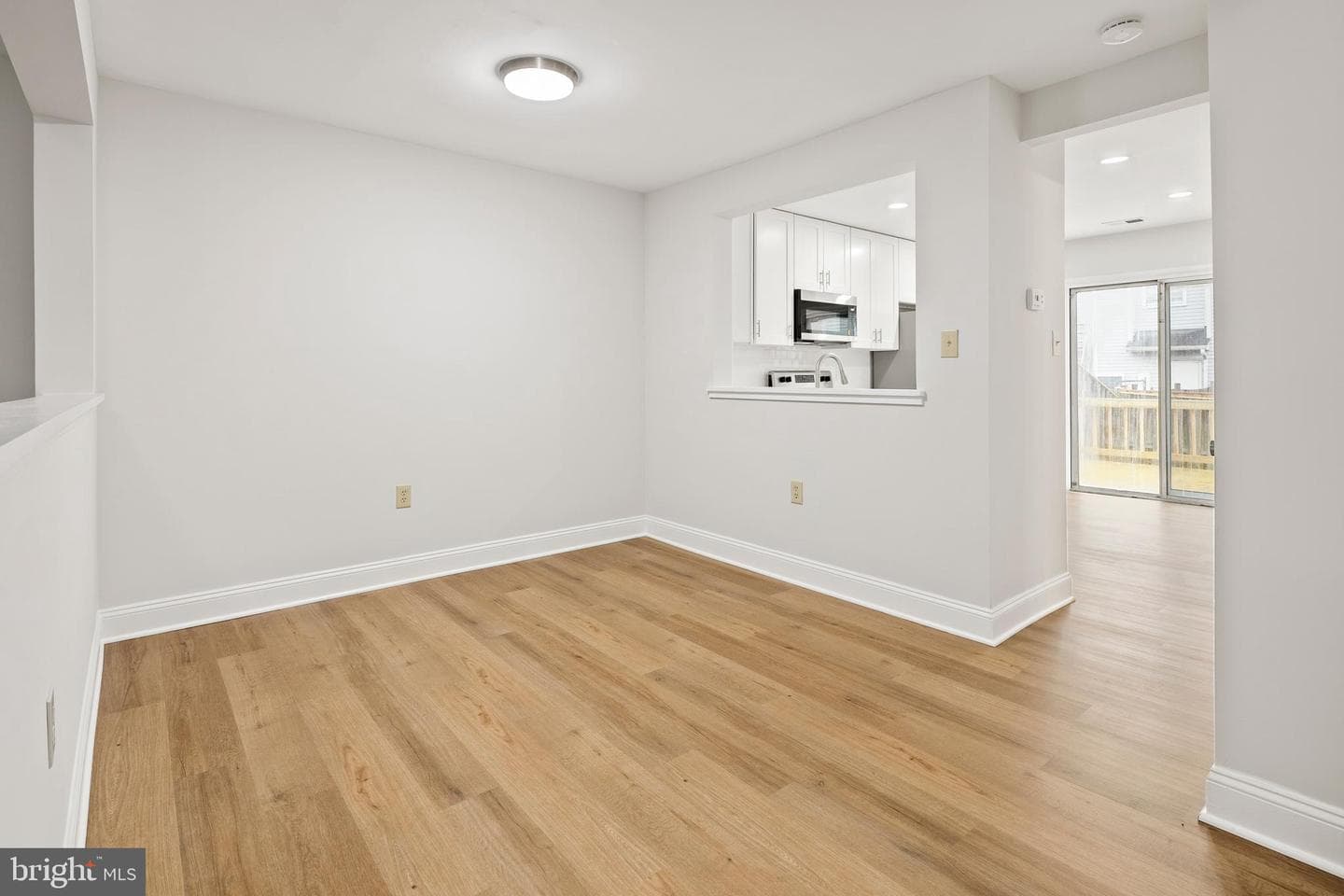 8684 Venoy Court photo 9