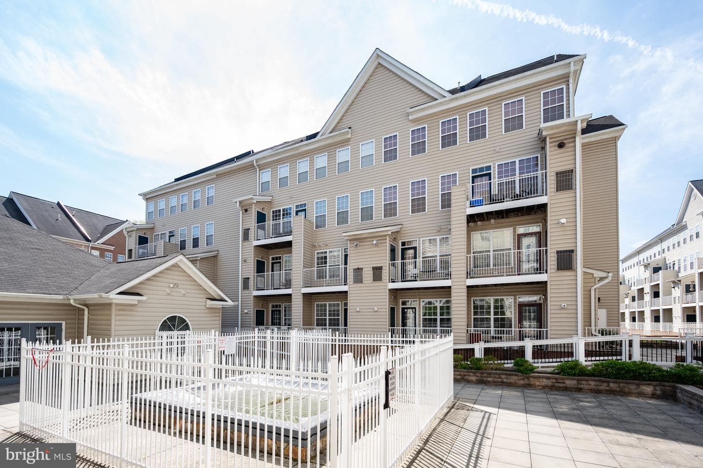 2664 Manhattan Place #305 photo 37