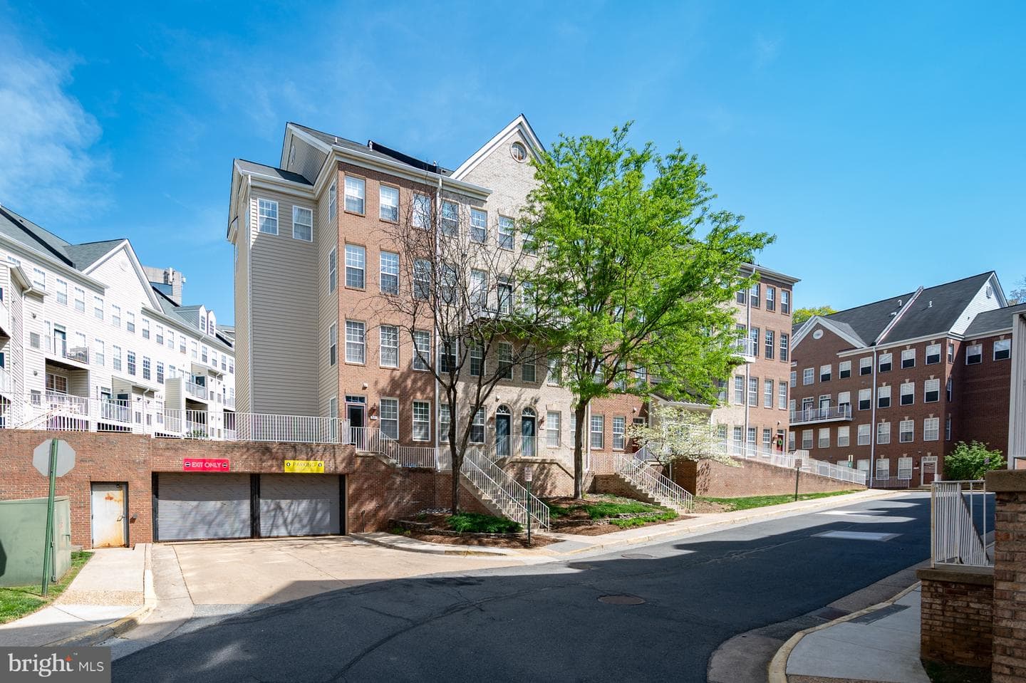 2664 Manhattan Place #305 photo 4