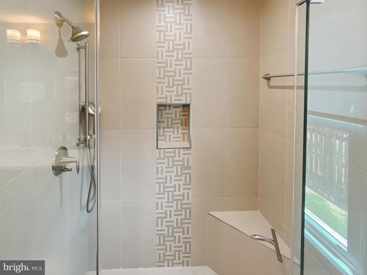 13905 Deviar Drive photo 32