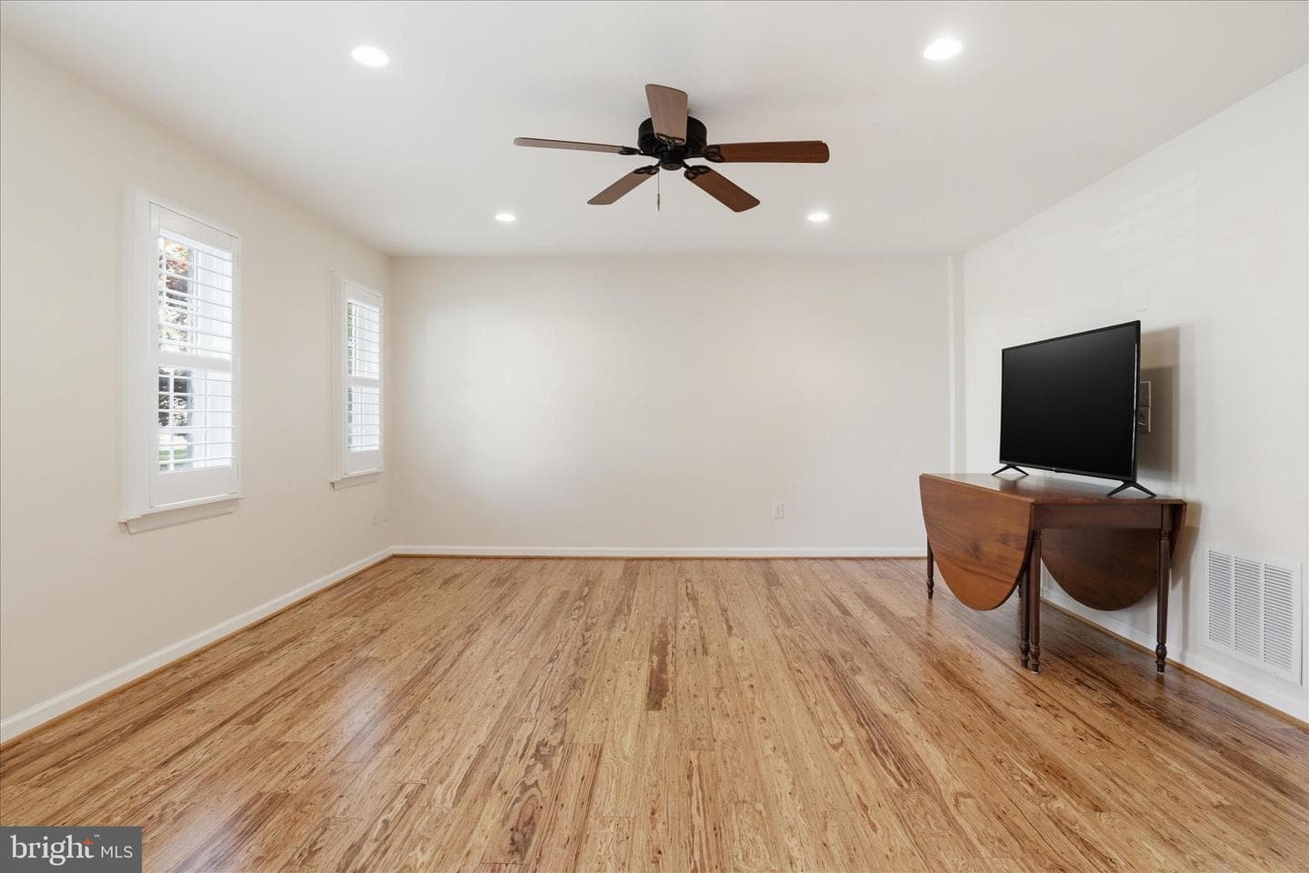 5457 Broadmoor Street photo 35