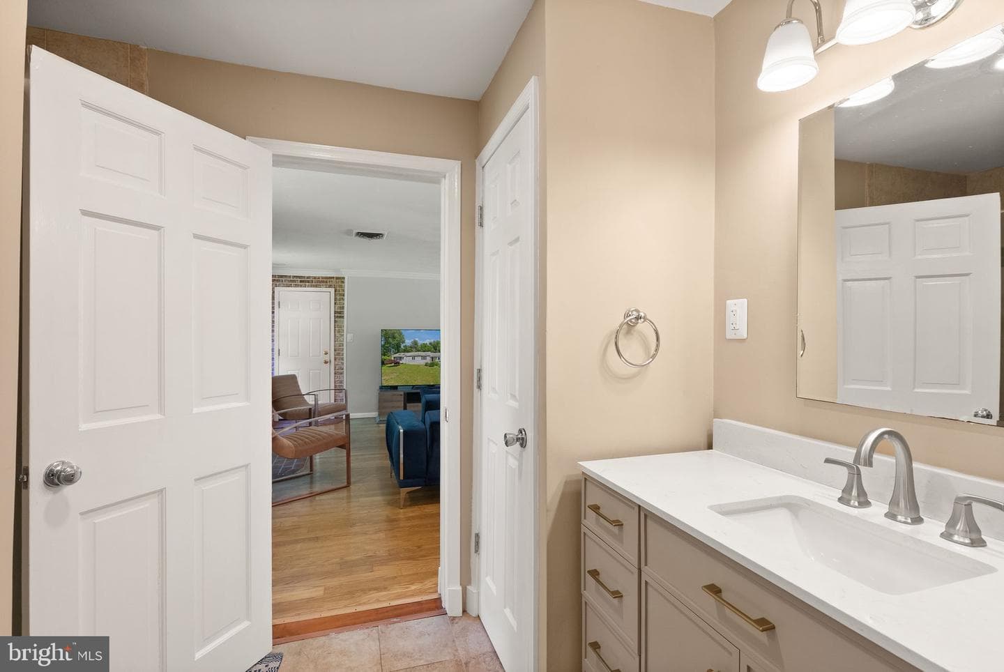 815 Seneca Road photo 42