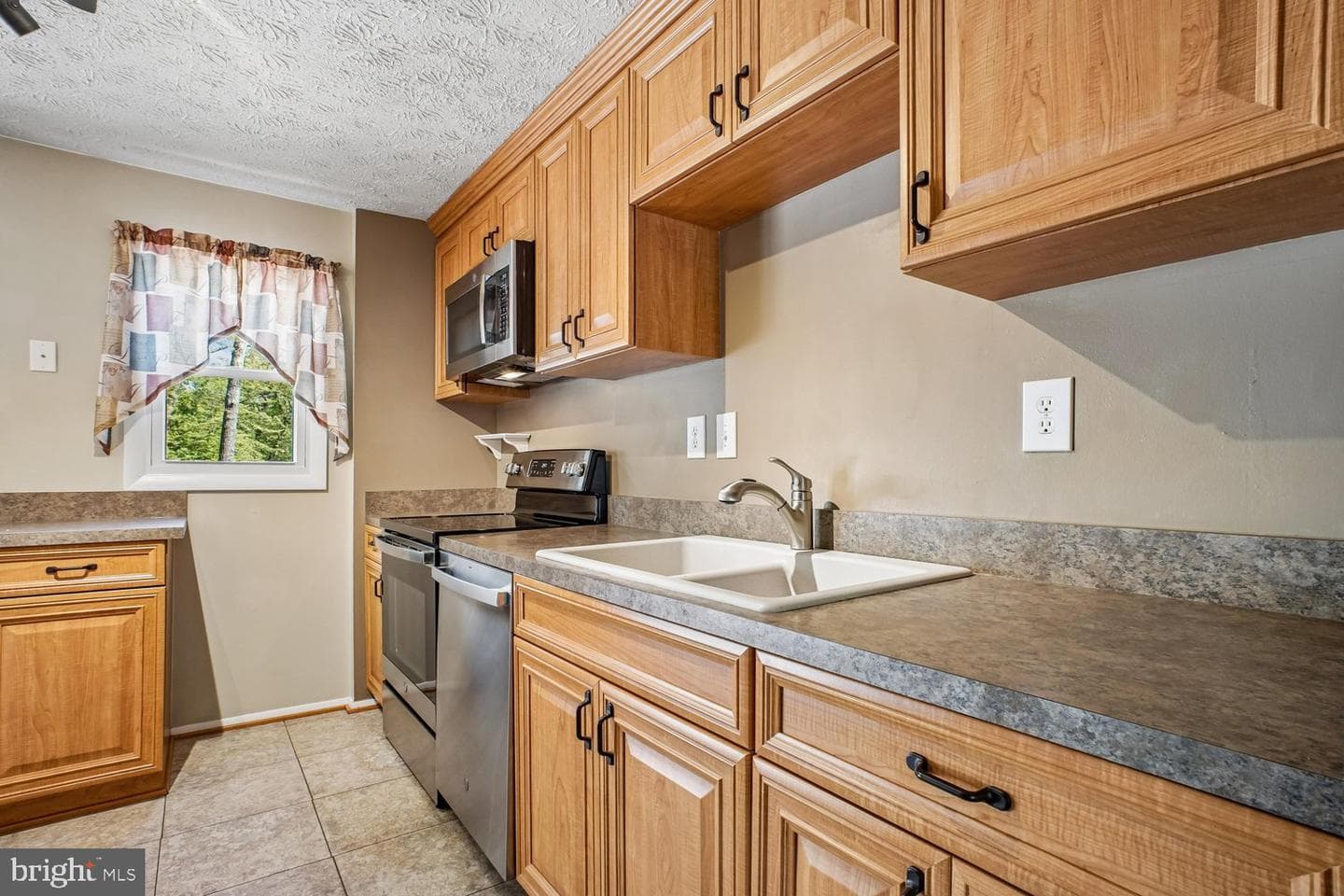 8491 Rippled Creek Court photo 16