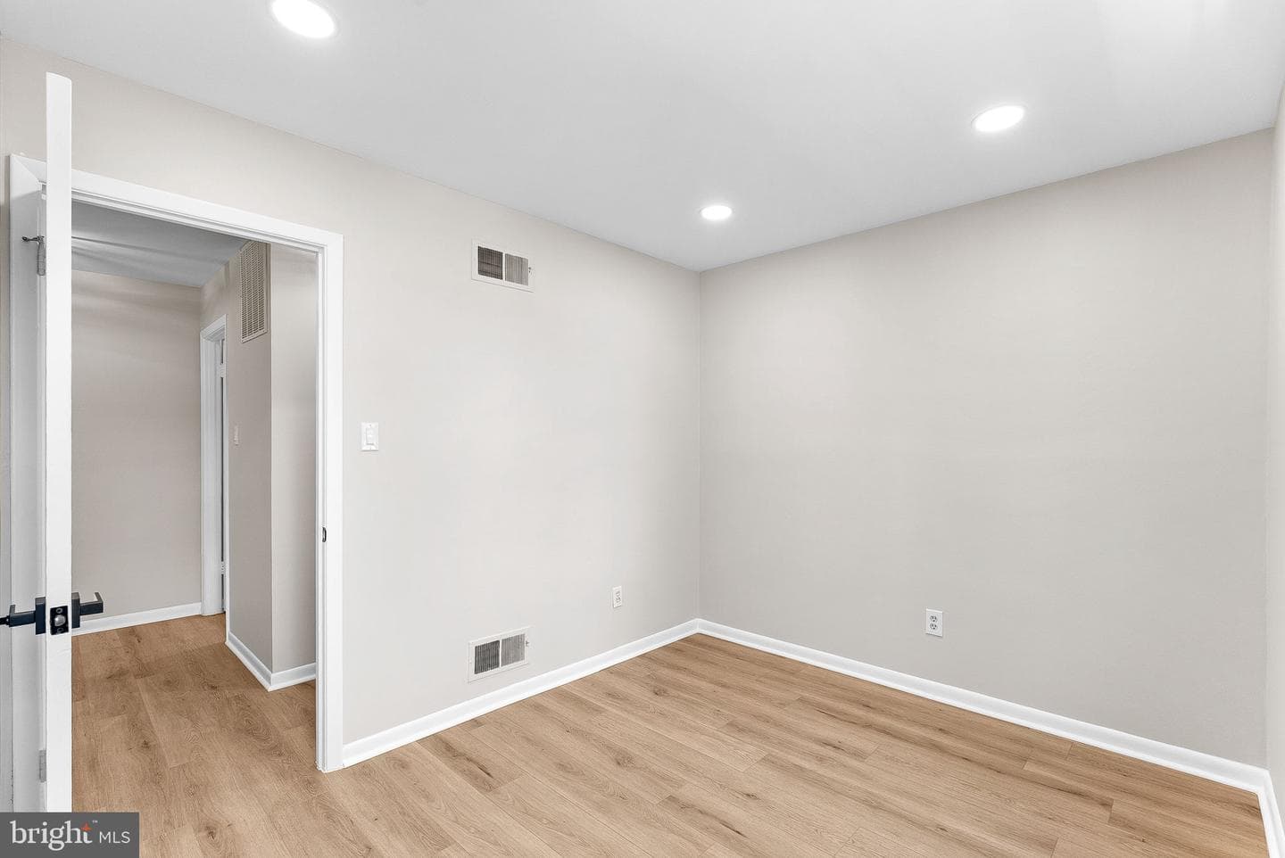 14810 Cranoke Street photo 45