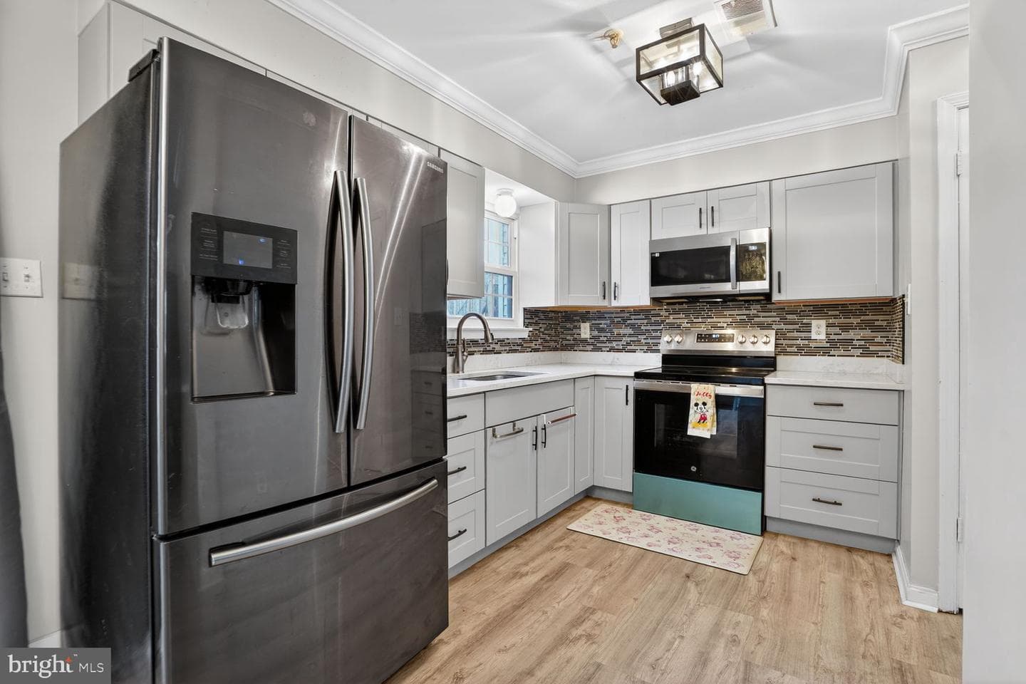 7662 Lee Landing Drive photo 5