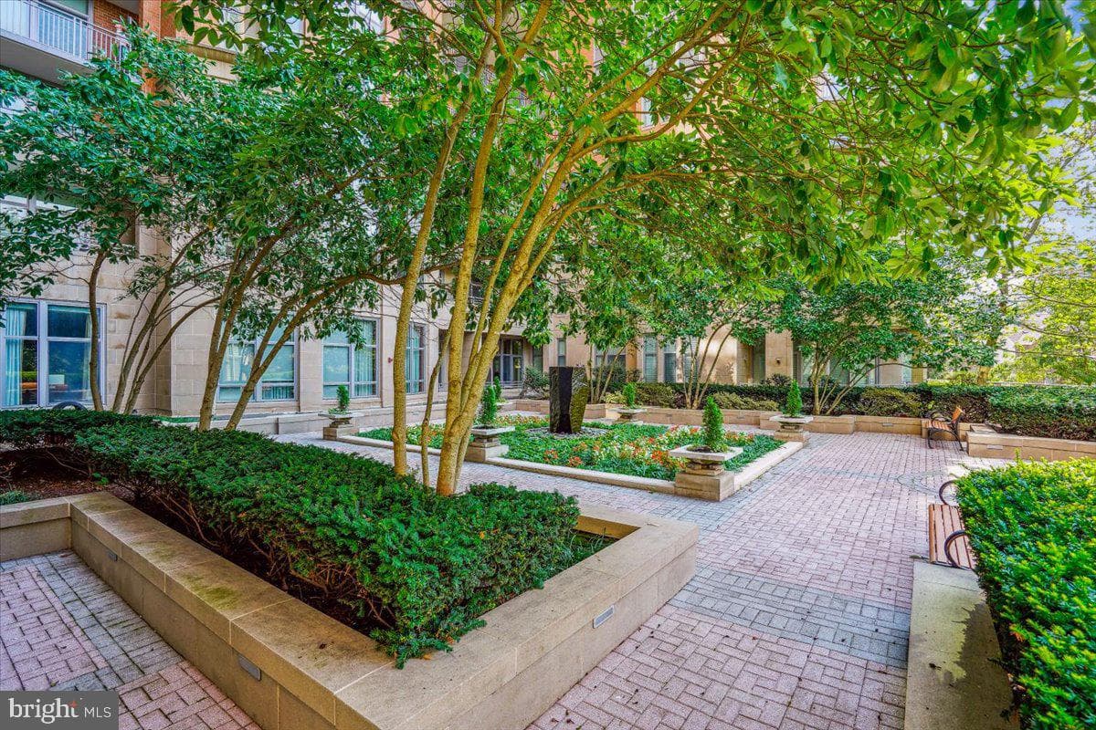 8220 Crestwood Heights Drive #301 photo 23