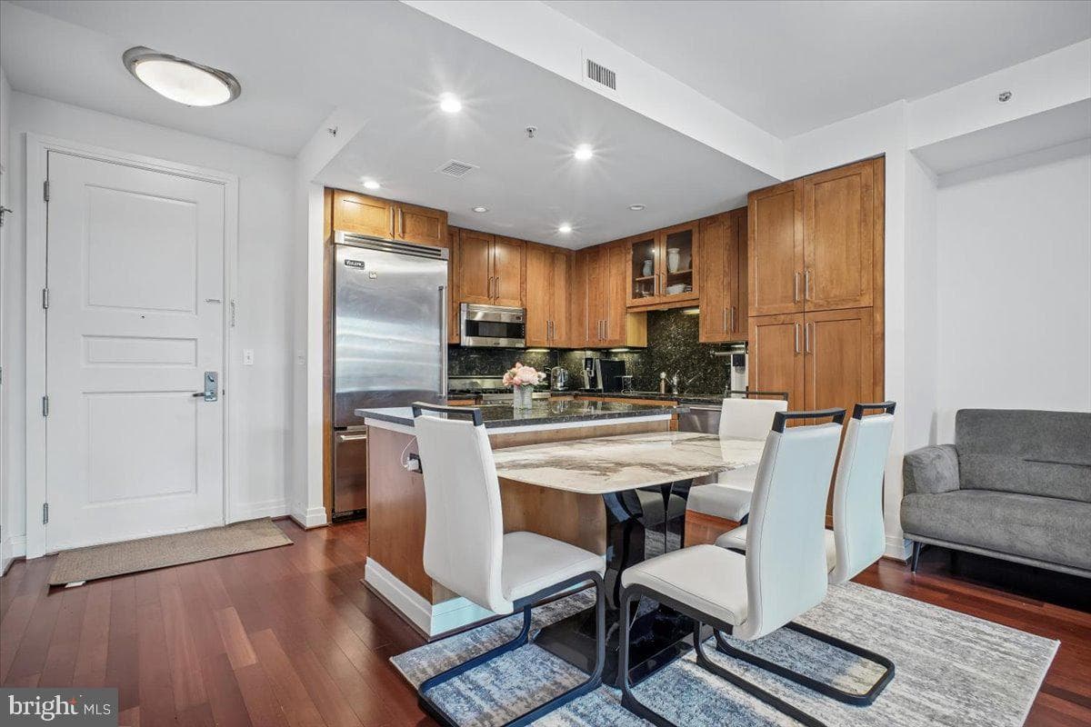 8220 Crestwood Heights Drive #301 photo 8