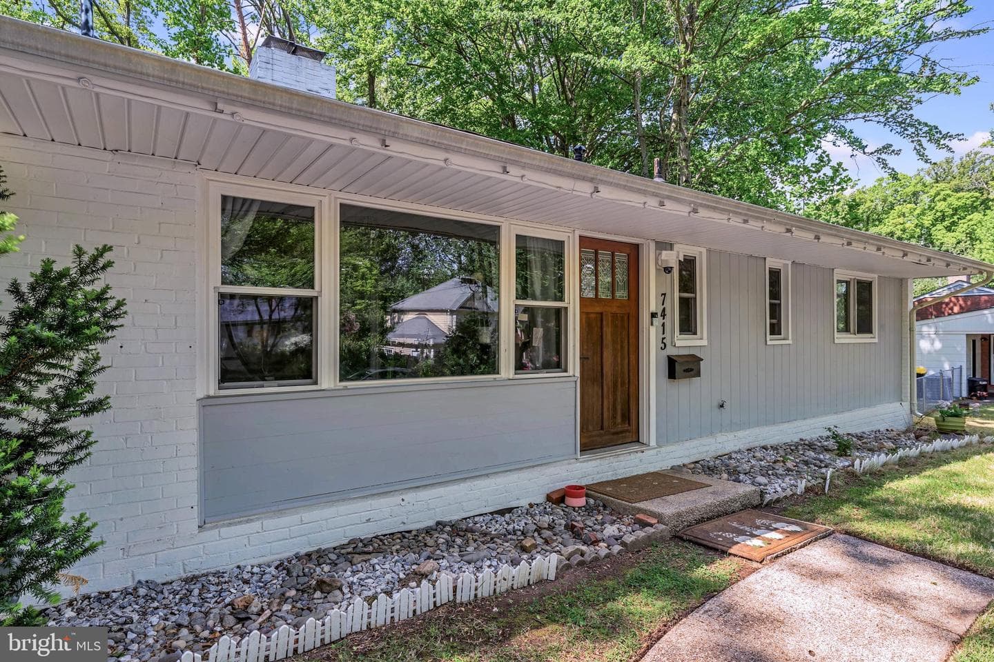 7415 Hastings Street photo 5