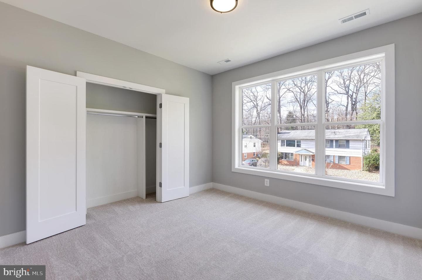 125 Casmar Street SE photo 27