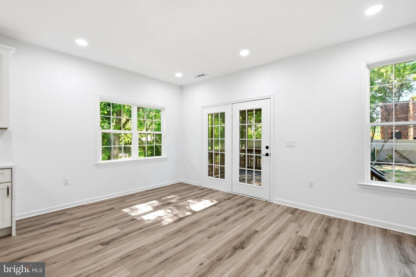 5010 Rosemont Avenue photo 11