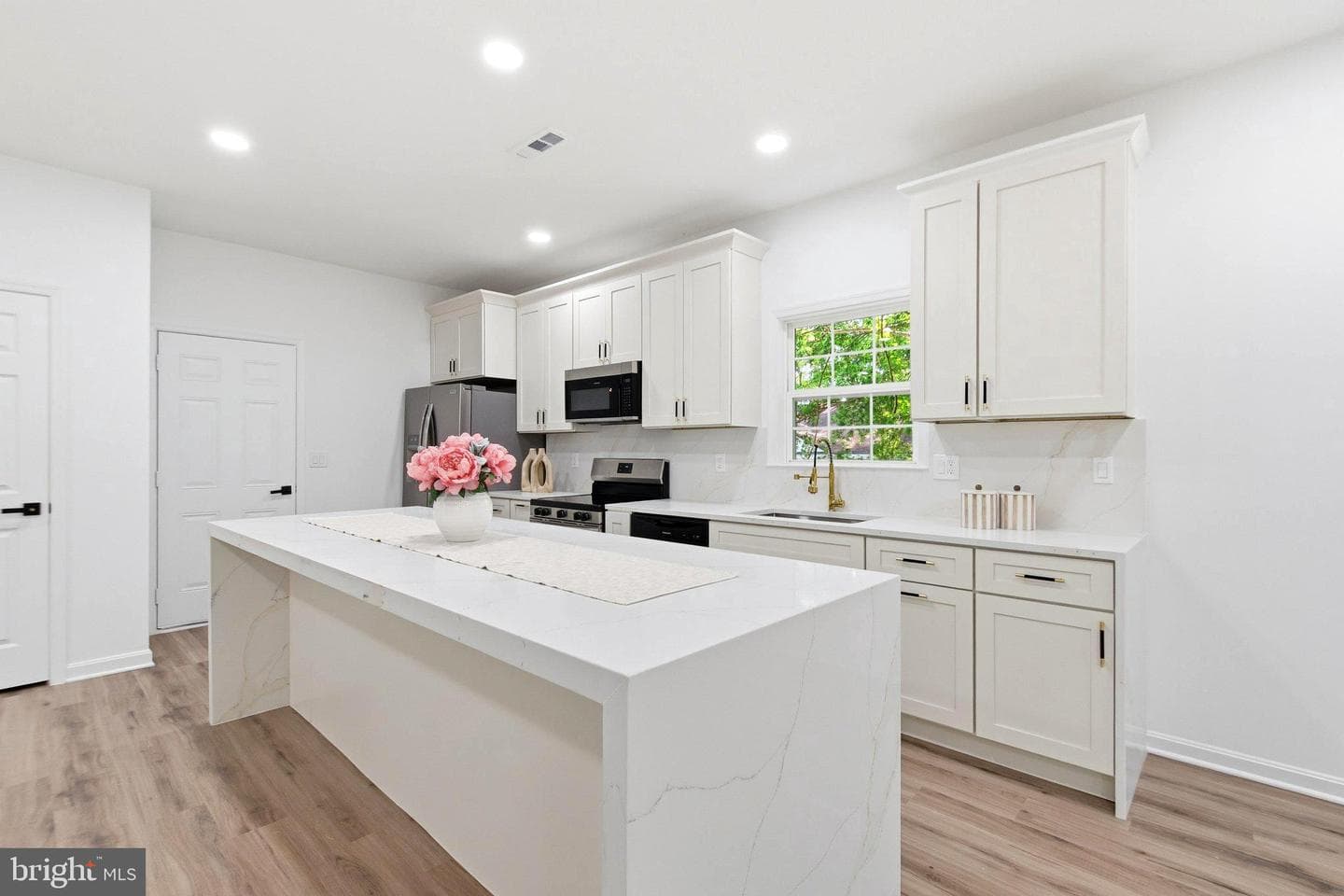 5010 Rosemont Avenue photo 14