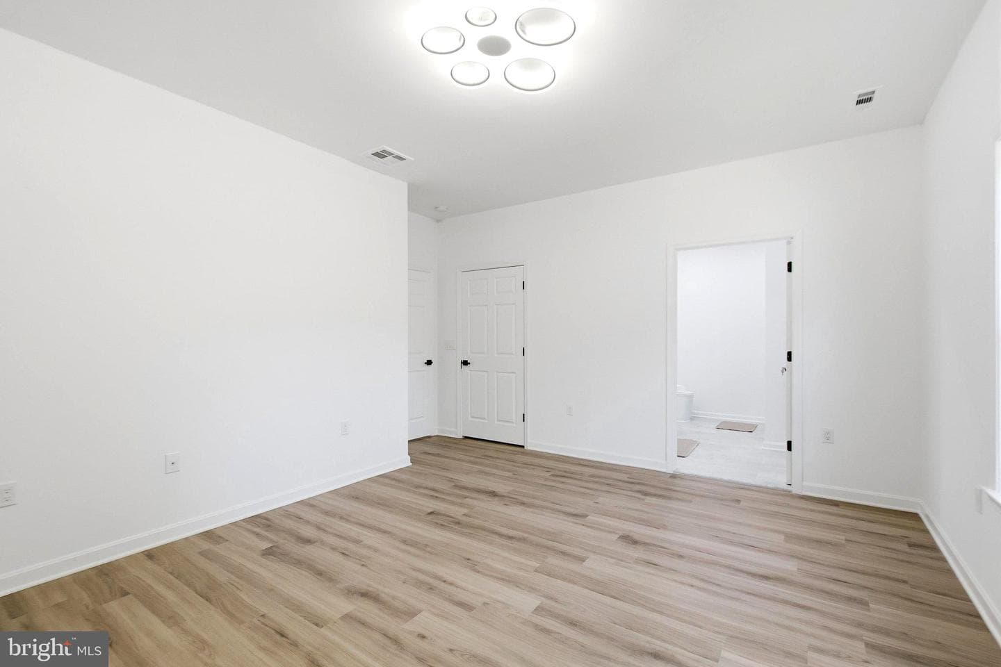 5010 Rosemont Avenue photo 23