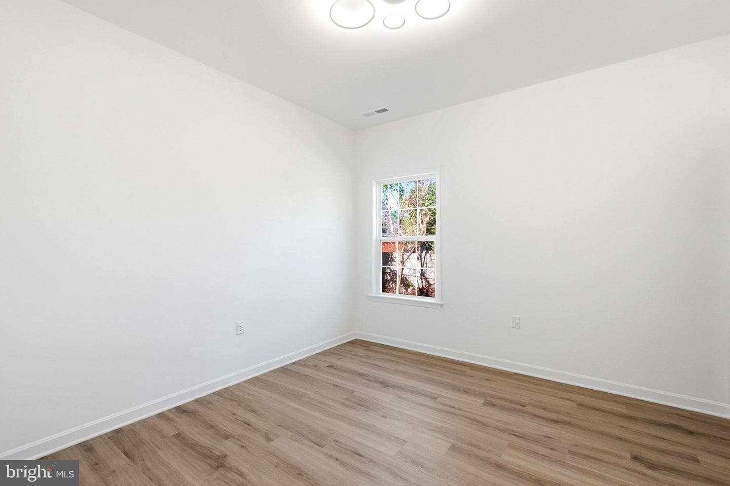 5010 Rosemont Avenue photo 33