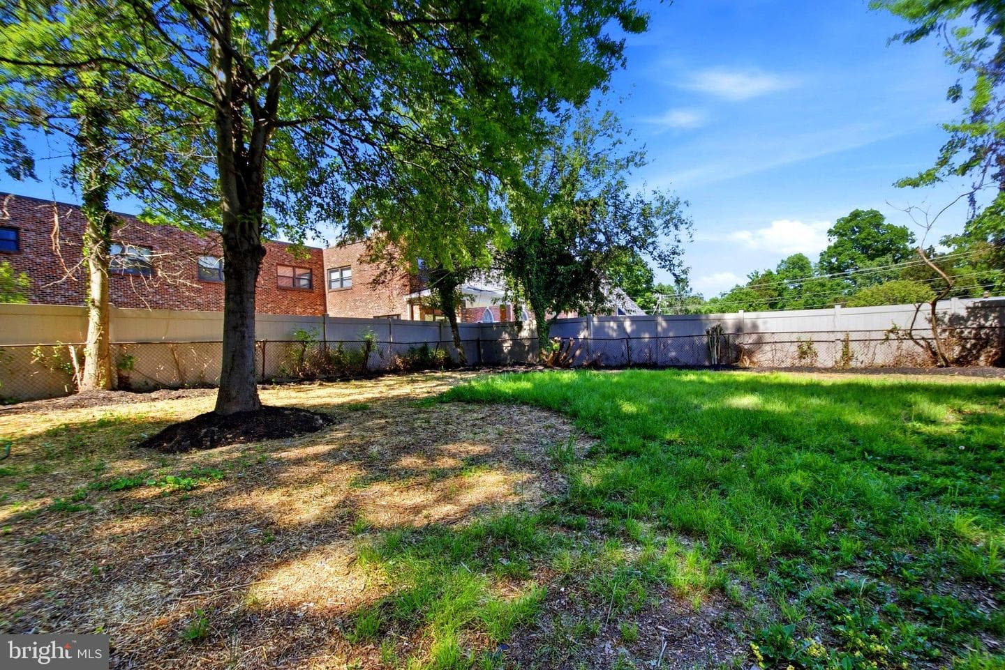 5010 Rosemont Avenue photo 43