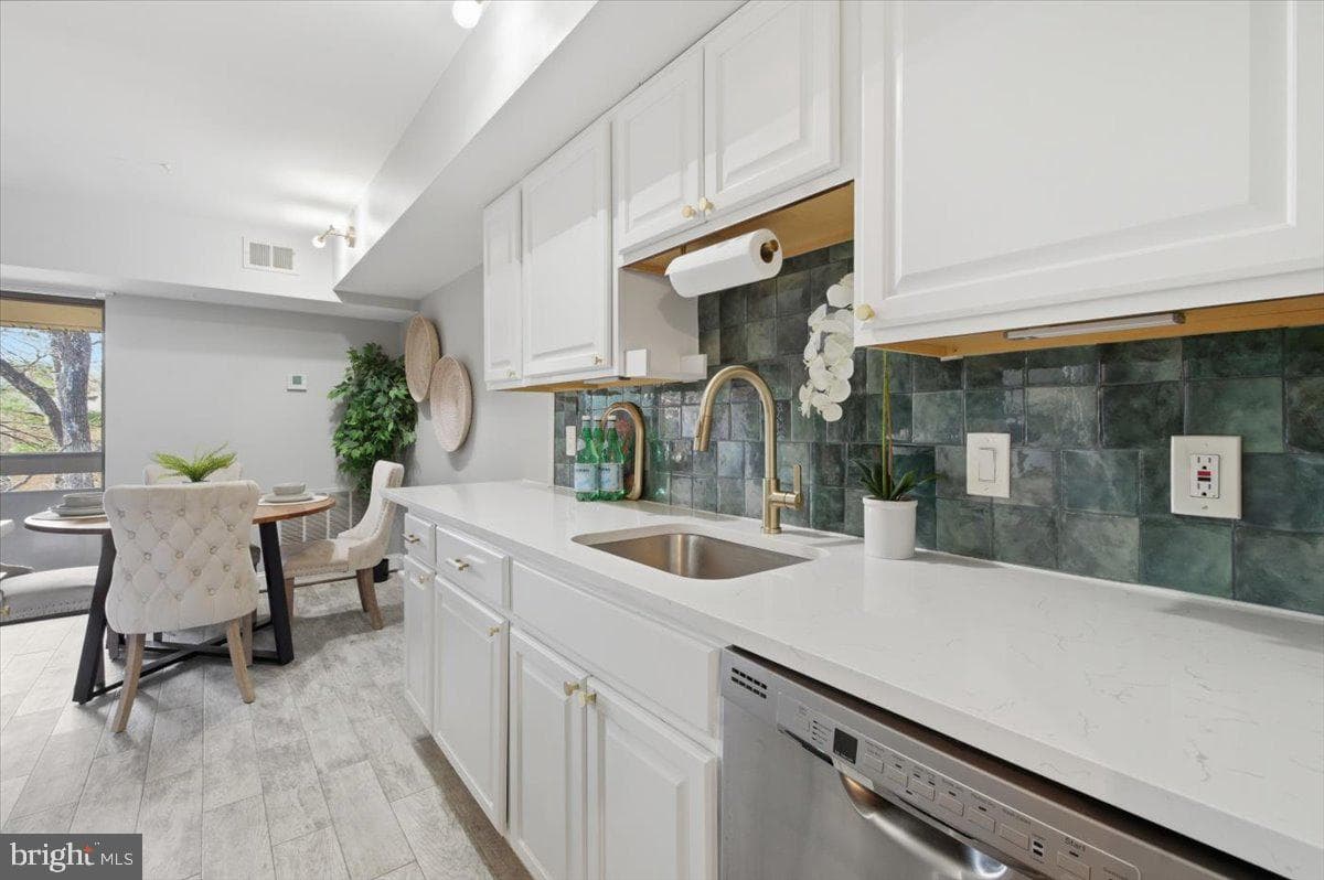 2322 Freetown Court #8/21c photo 3