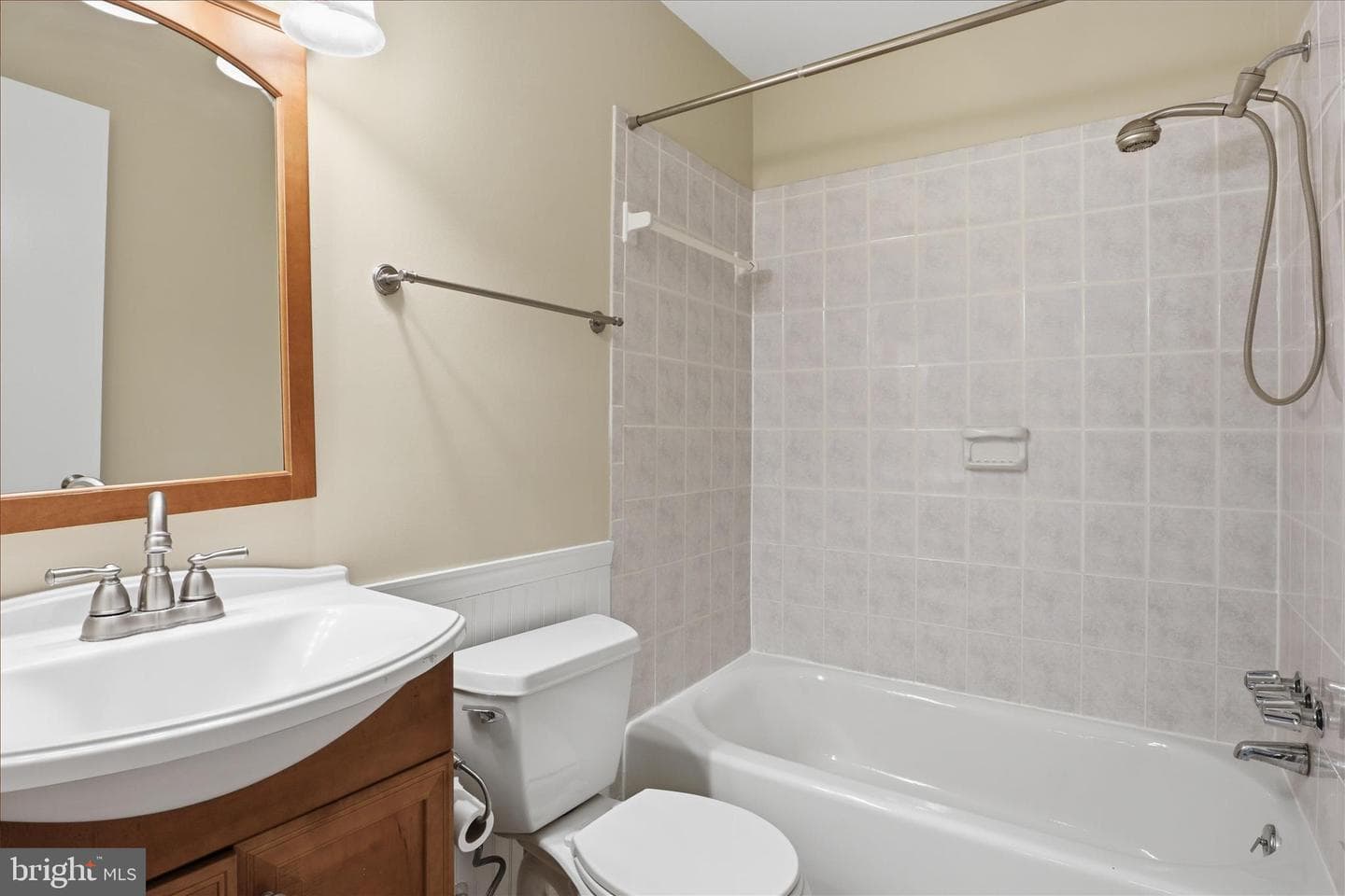 2444 Glengyle Drive #242 photo 10