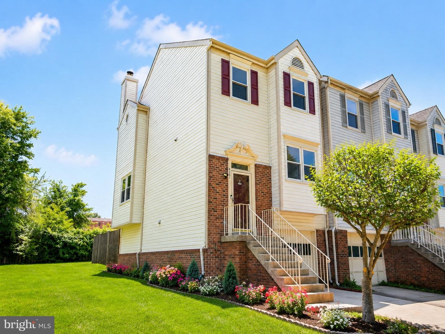 3731 Roxbury Lane