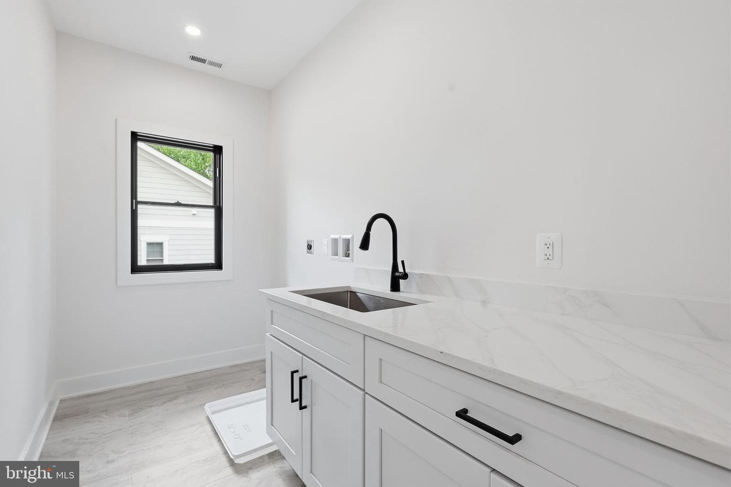 901 Meadow Lane SW photo 32