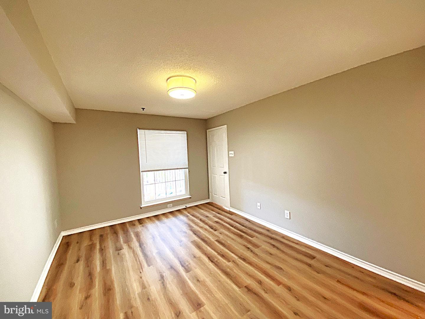 1524 Lincoln Way #209 photo 22