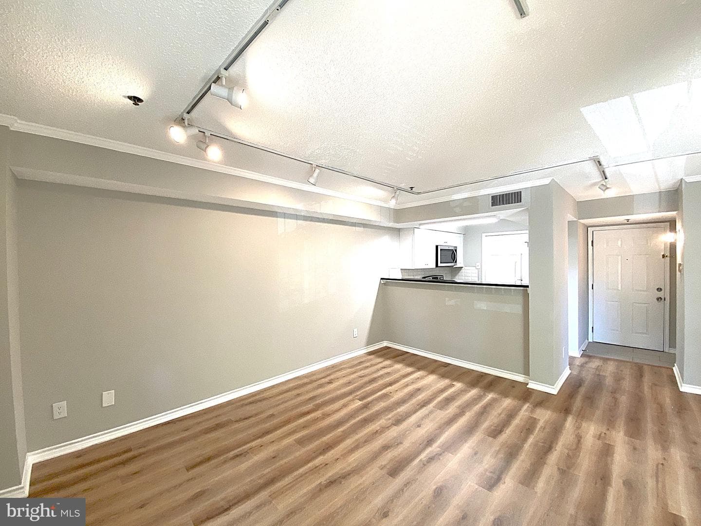 1524 Lincoln Way #209 photo 3