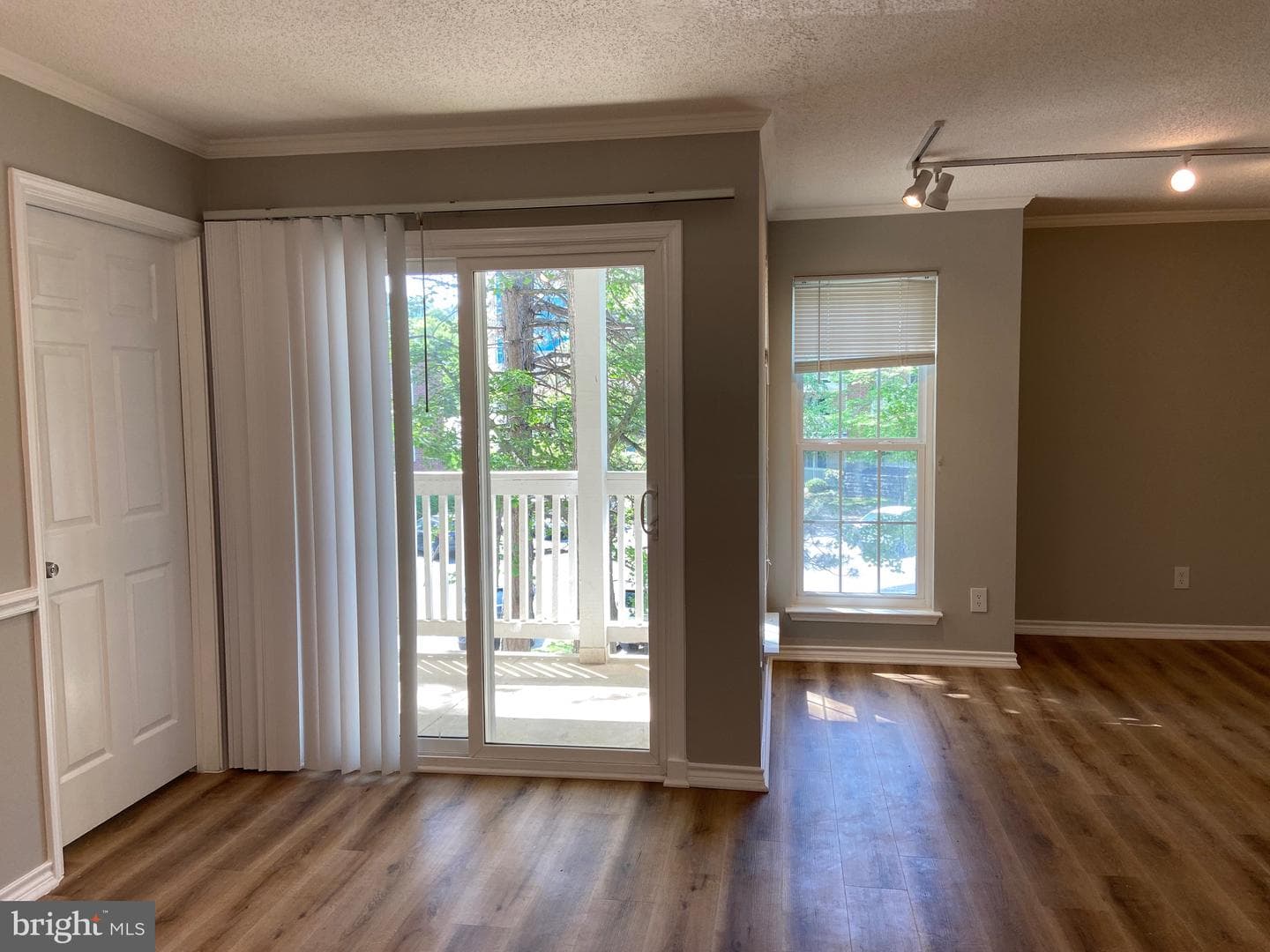 1524 Lincoln Way #209 photo 7