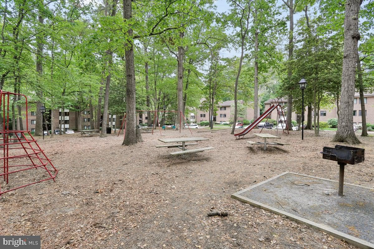 1527 Northgate Square photo 26
