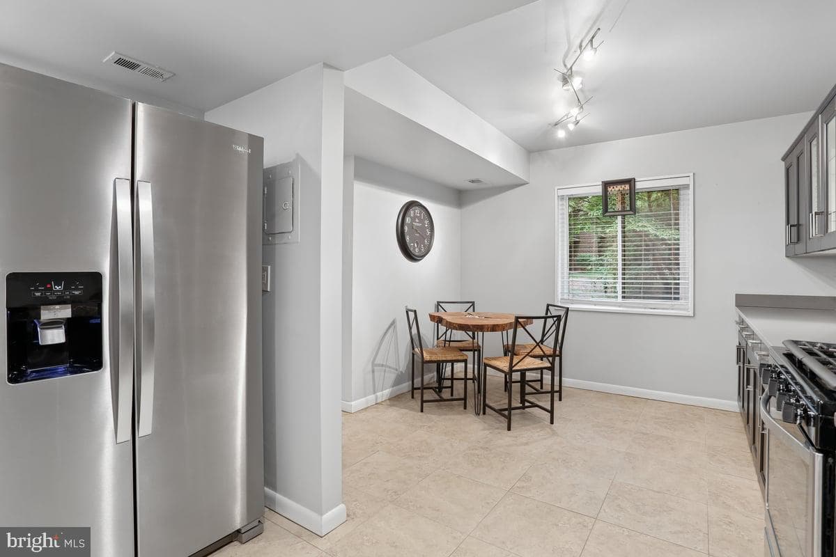 1527 Northgate Square photo 9